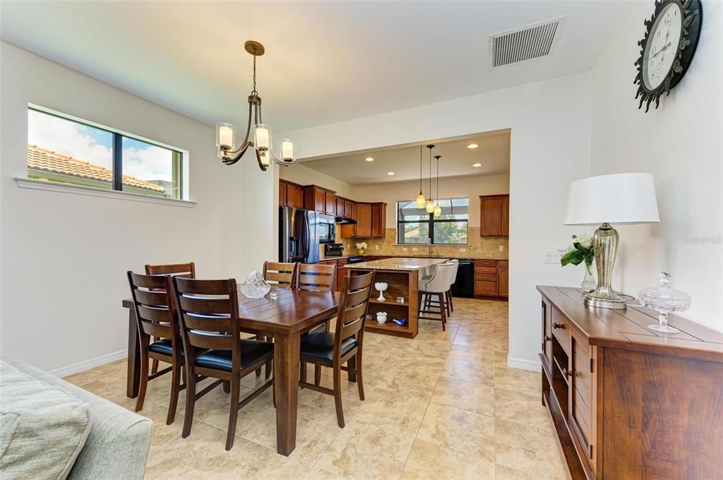 For Sale: $489,900 (2 beds, 2 baths, 1437 Square Feet)