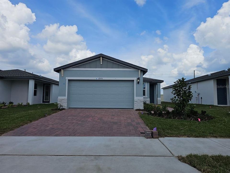 For Sale: $301,405 (3 beds, 2 baths, 1269 Square Feet)