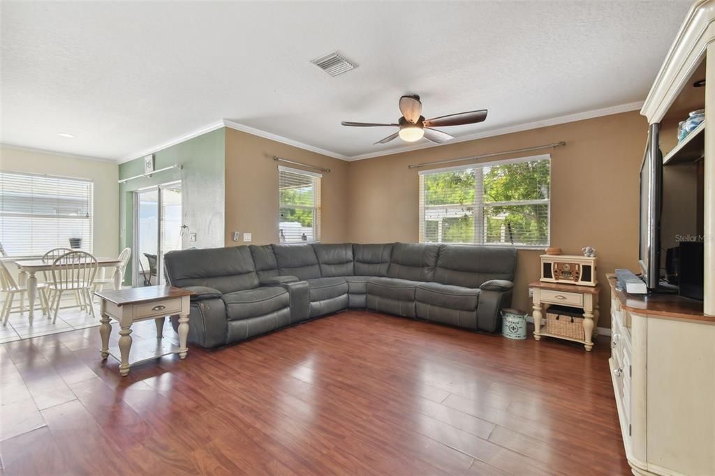 For Sale: $348,000 (3 beds, 2 baths, 1694 Square Feet)