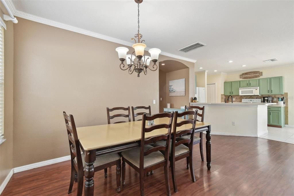 For Sale: $348,000 (3 beds, 2 baths, 1694 Square Feet)