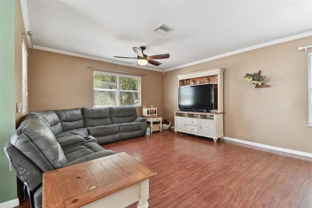 For Sale: $348,000 (3 beds, 2 baths, 1694 Square Feet)