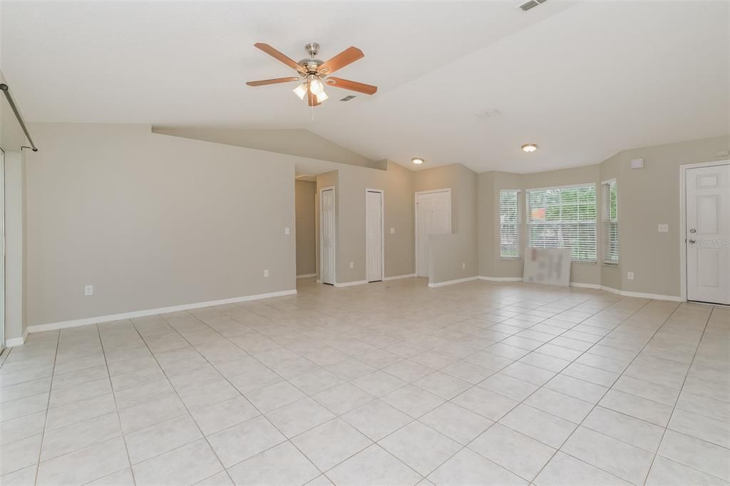 For Rent: $2,095 (3 beds, 2 baths, 1317 Square Feet)