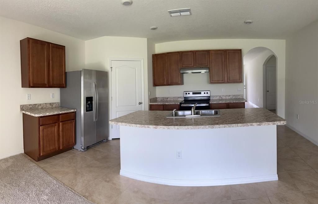 For Rent: $2,400 (4 beds, 2 baths, 1851 Square Feet)