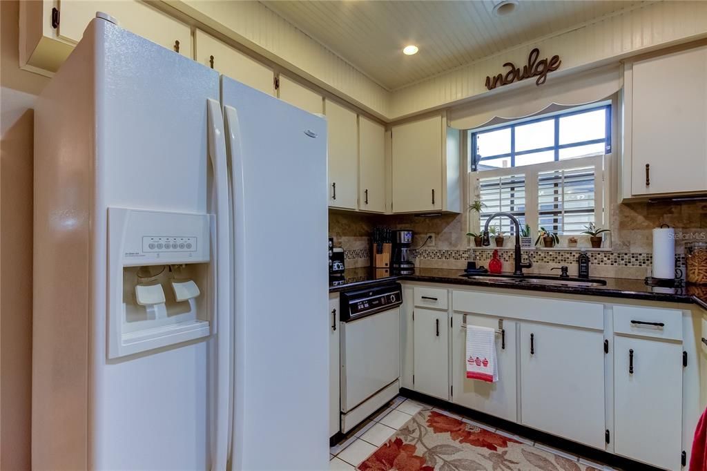 For Sale: $319,900 (2 beds, 2 baths, 1485 Square Feet)