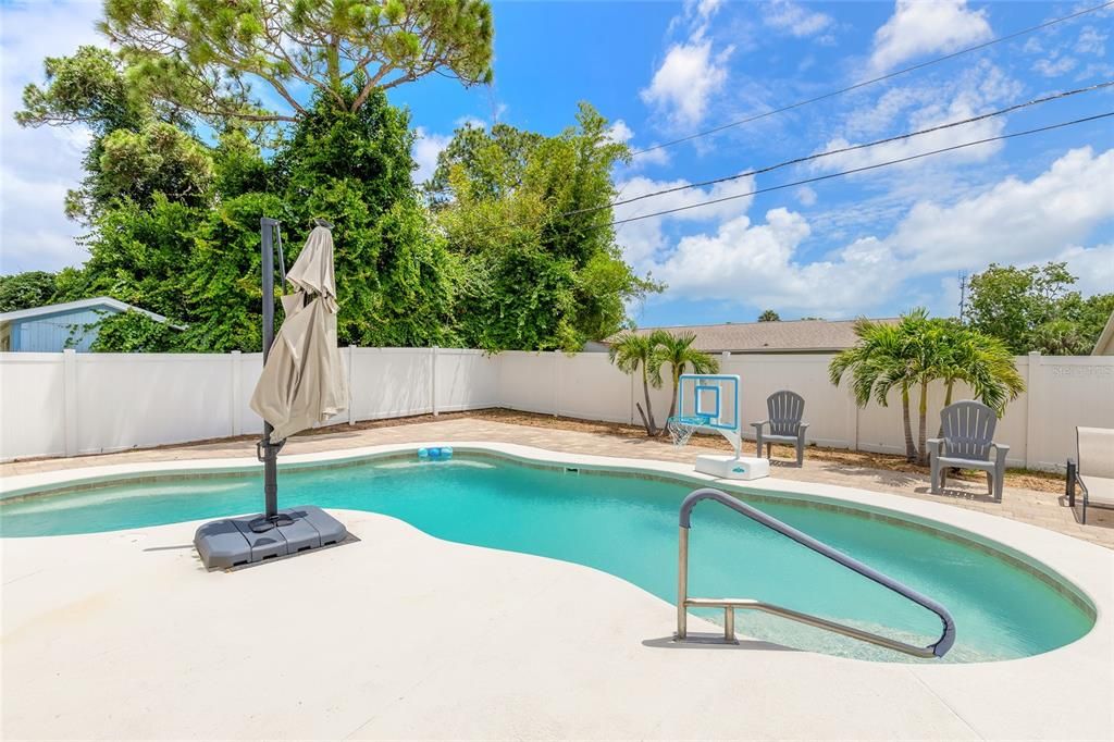 For Sale: $499,000 (4 beds, 2 baths, 2616 Square Feet)