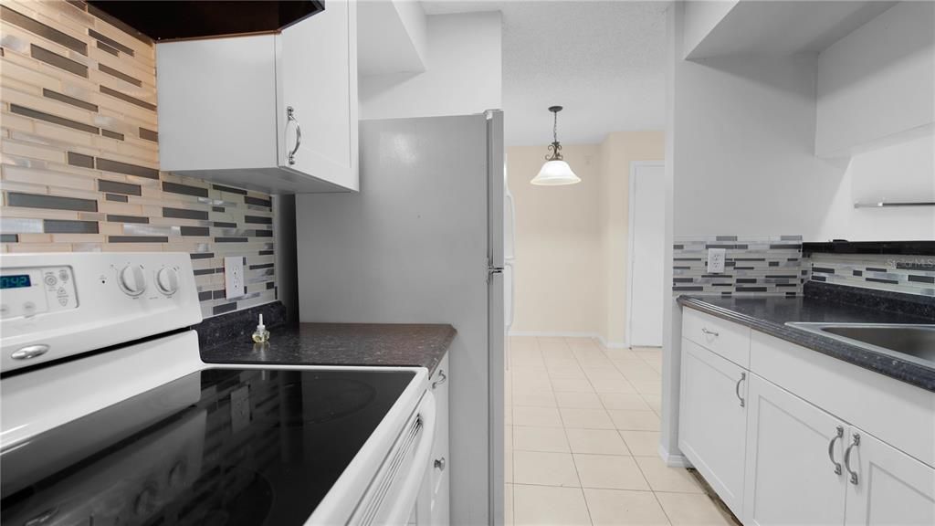 For Sale: $144,990 (1 beds, 1 baths, 700 Square Feet)