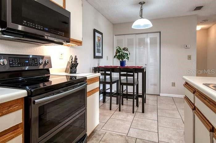 For Sale: $169,900 (1 beds, 1 baths, 729 Square Feet)