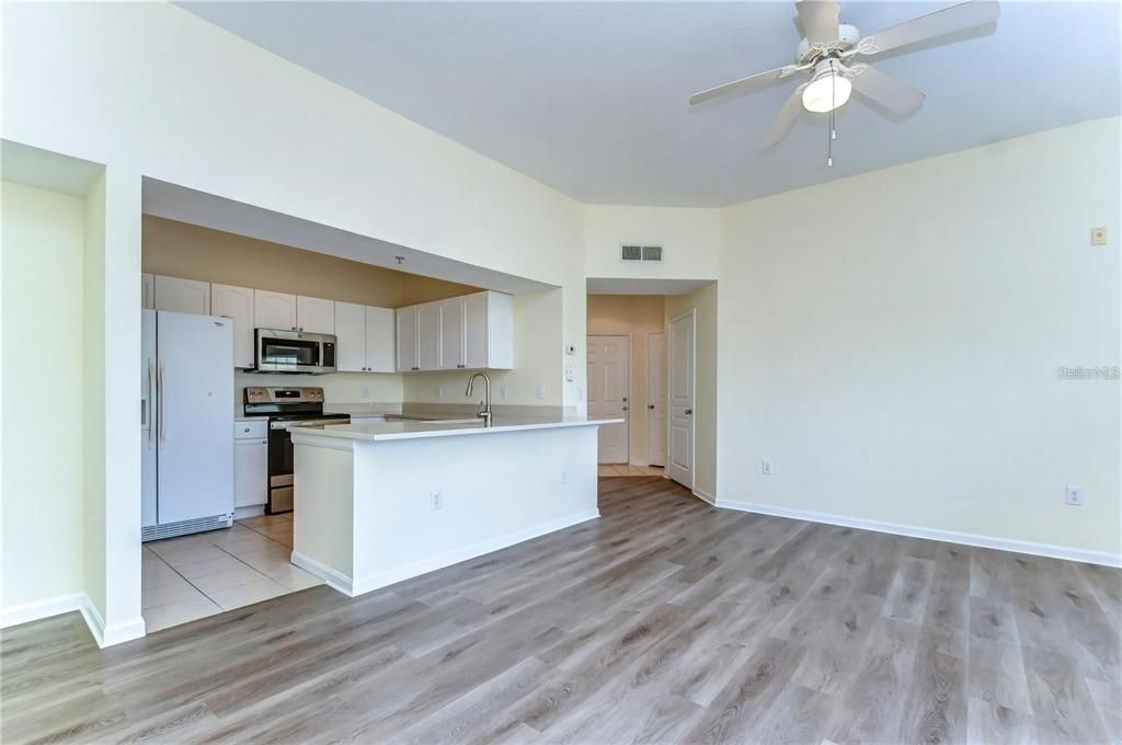 For Rent: $1,600 (1 beds, 1 baths, 851 Square Feet)