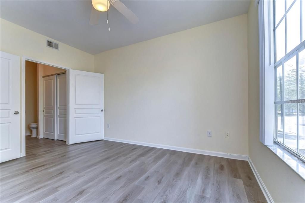 For Rent: $1,600 (1 beds, 1 baths, 851 Square Feet)