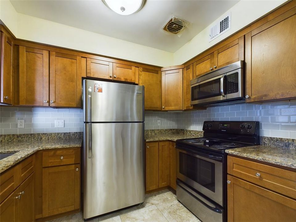 Active With Contract: $2,200 (2 beds, 2 baths, 1456 Square Feet)