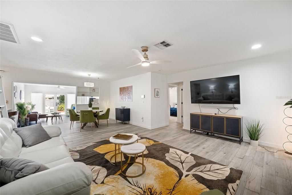 For Sale: $623,500 (2 beds, 2 baths, 1380 Square Feet)