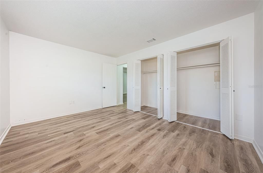 For Sale: $129,900 (2 beds, 2 baths, 1040 Square Feet)