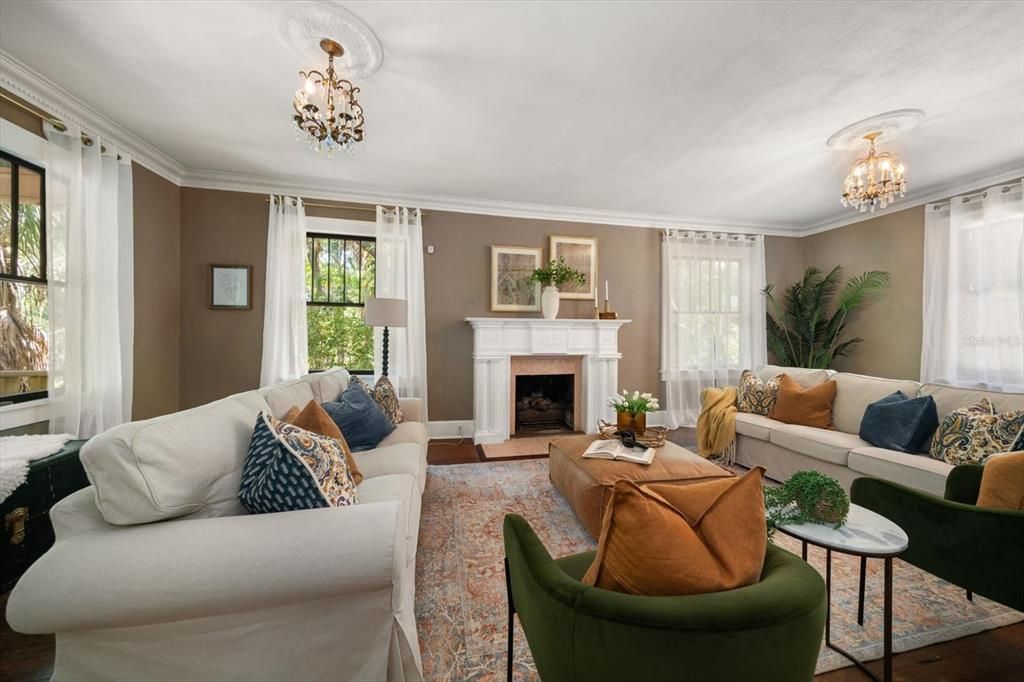 Active With Contract: $949,000 (3 beds, 2 baths, 2244 Square Feet)