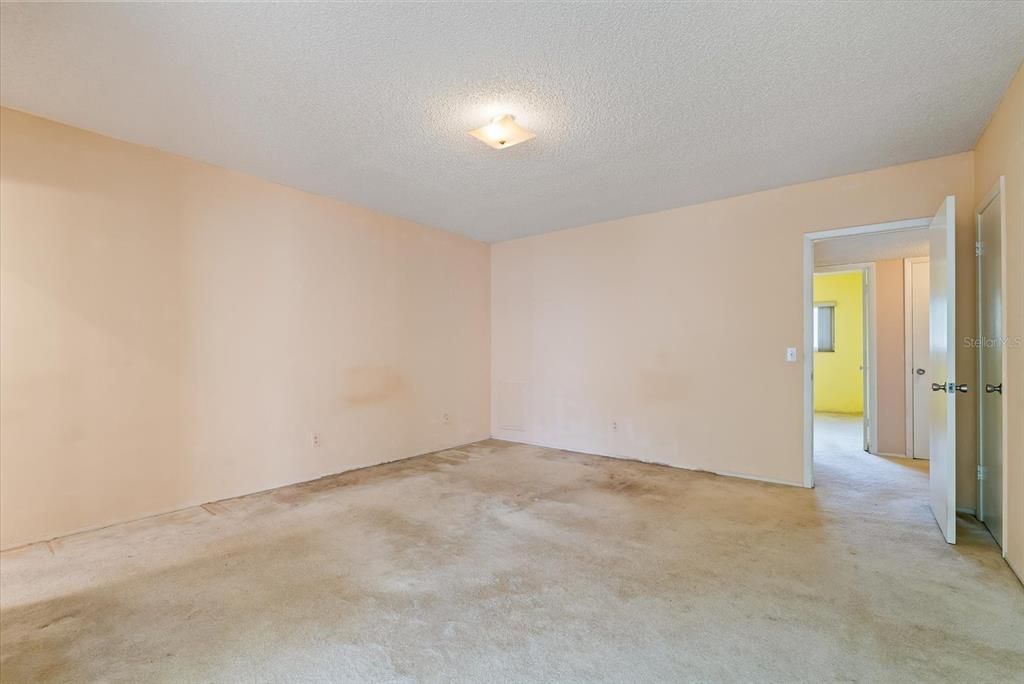 Active With Contract: $160,000 (2 beds, 2 baths, 1400 Square Feet)