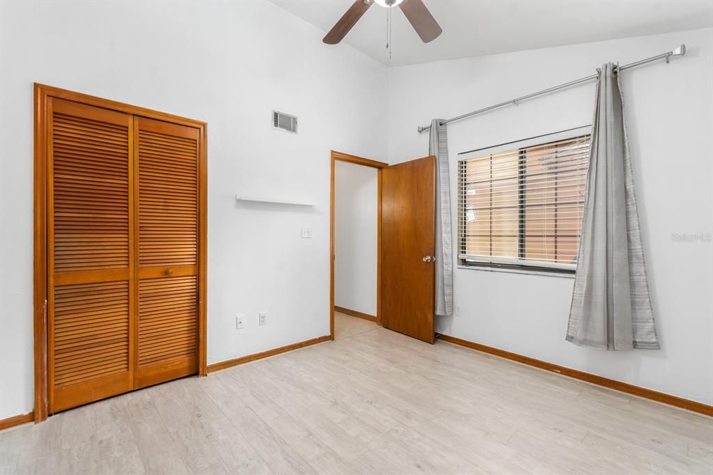 For Sale: $200,000 (2 beds, 2 baths, 1106 Square Feet)