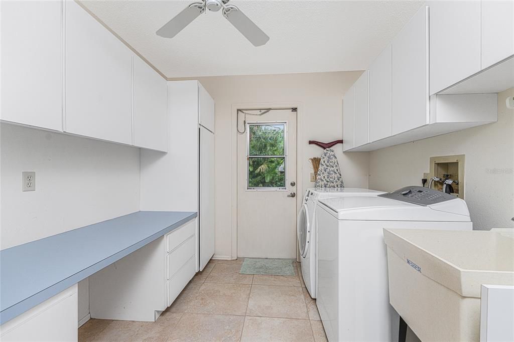 For Rent: $2,350 (3 beds, 2 baths, 2458 Square Feet)