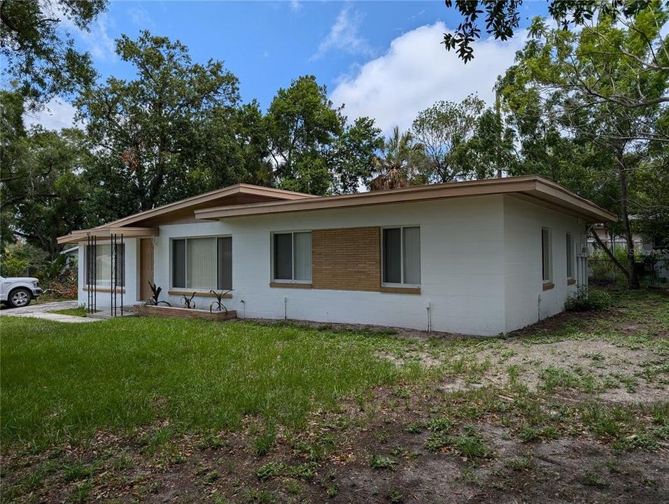 For Sale: $319,500 (4 beds, 2 baths, 1562 Square Feet)