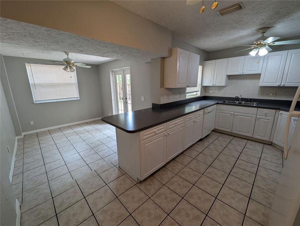 For Sale: $319,500 (4 beds, 2 baths, 1562 Square Feet)