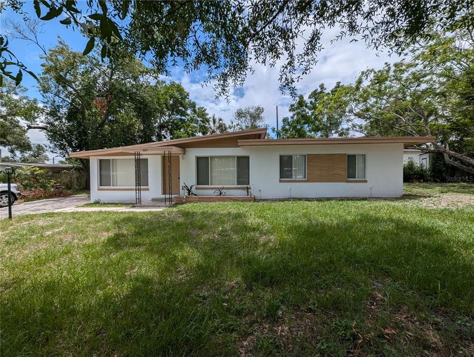 For Sale: $319,500 (4 beds, 2 baths, 1562 Square Feet)