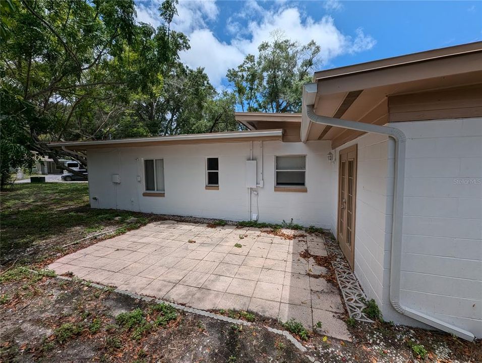 For Sale: $319,500 (4 beds, 2 baths, 1562 Square Feet)