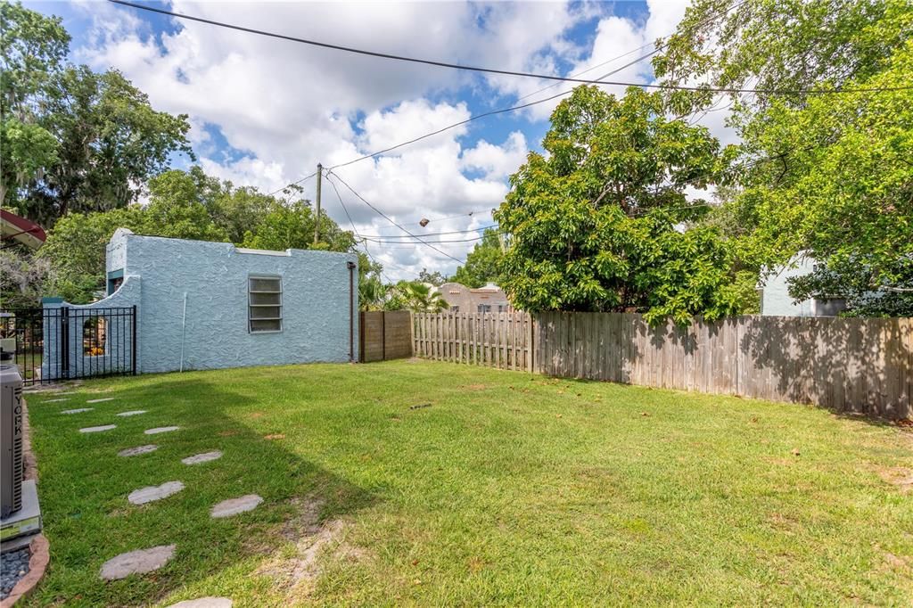 For Sale: $370,000 (3 beds, 2 baths, 1238 Square Feet)