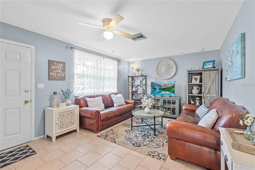 For Sale: $279,000 (2 beds, 2 baths, 1173 Square Feet)