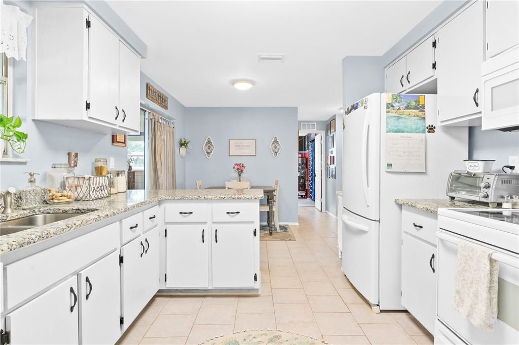 For Sale: $279,000 (2 beds, 2 baths, 1173 Square Feet)