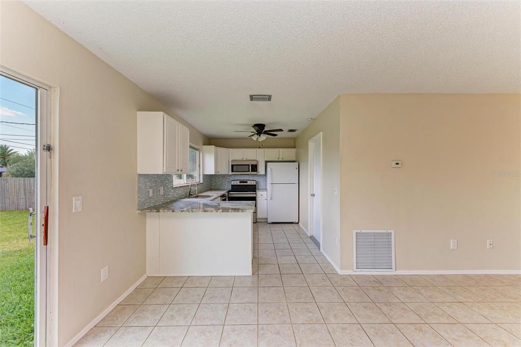 For Rent: $1,800 (3 beds, 2 baths, 1116 Square Feet)