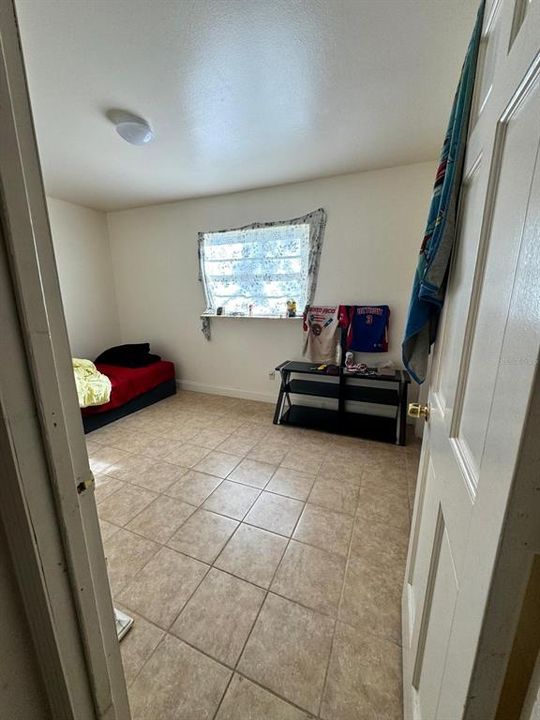 For Sale: $320,000 (2 beds, 1 baths, 1068 Square Feet)