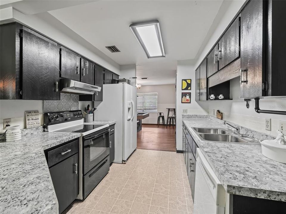 For Sale: $245,500 (3 beds, 2 baths, 1874 Square Feet)