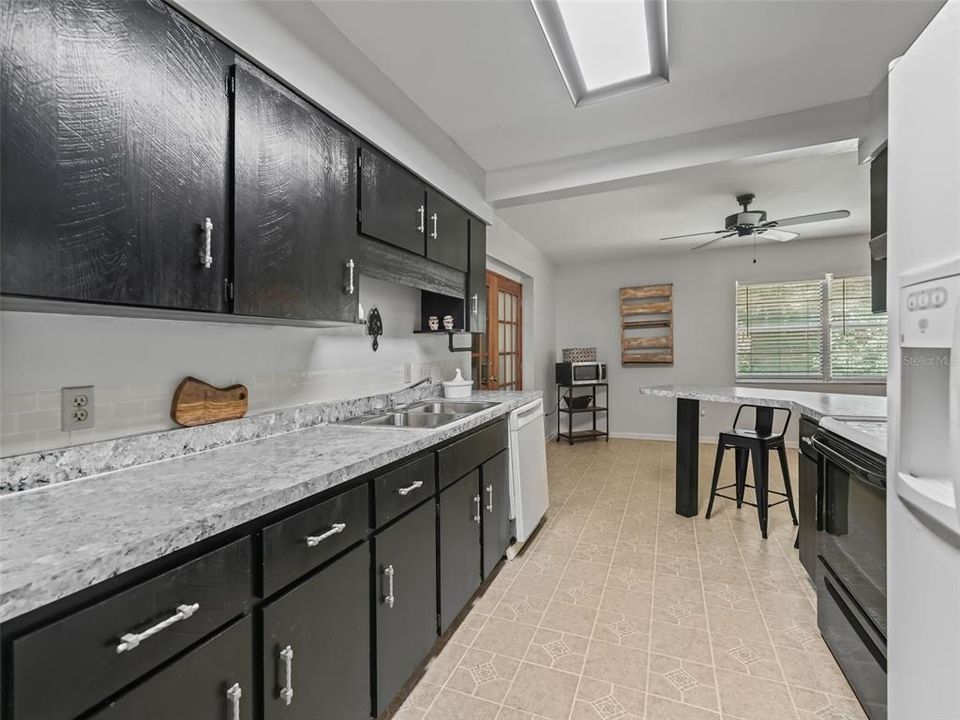 For Sale: $245,500 (3 beds, 2 baths, 1874 Square Feet)