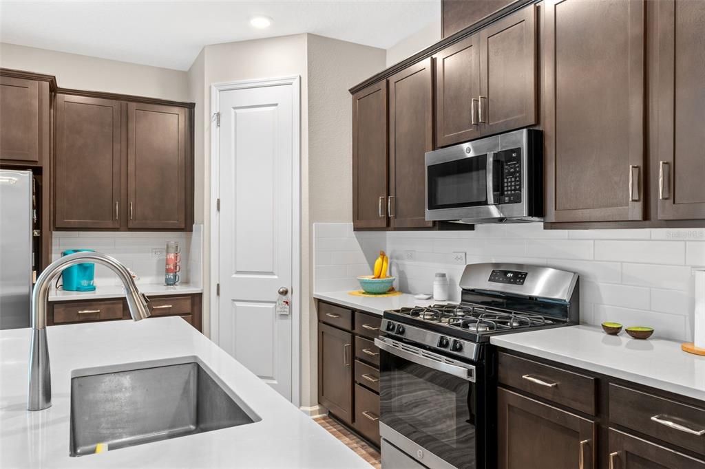 For Sale: $384,900 (3 beds, 2 baths, 1458 Square Feet)