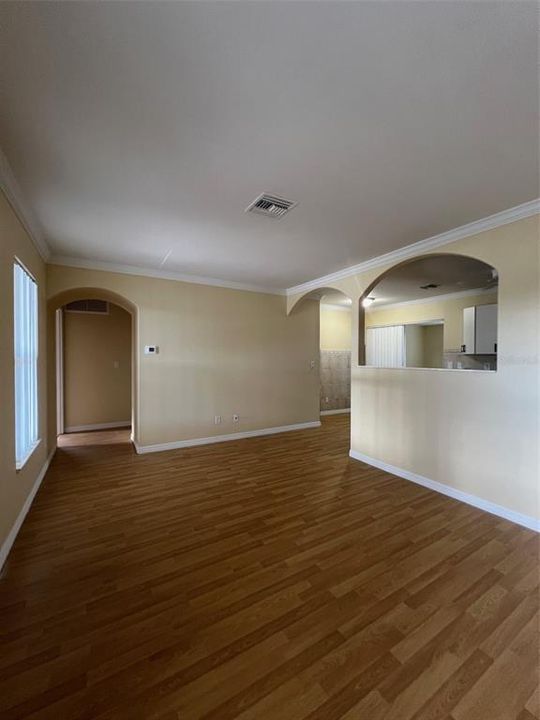 For Rent: $1,600 (2 beds, 1 baths, 1884 Square Feet)