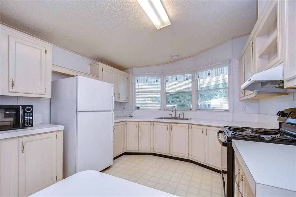 For Sale: $169,000 (2 beds, 2 baths, 1176 Square Feet)