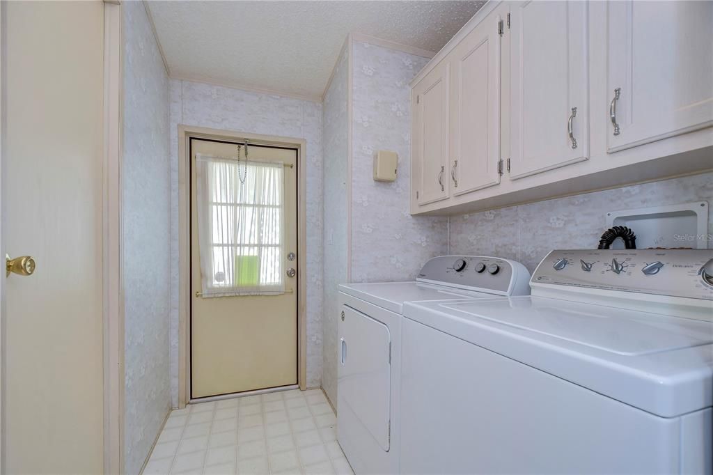 For Sale: $169,000 (2 beds, 2 baths, 1176 Square Feet)