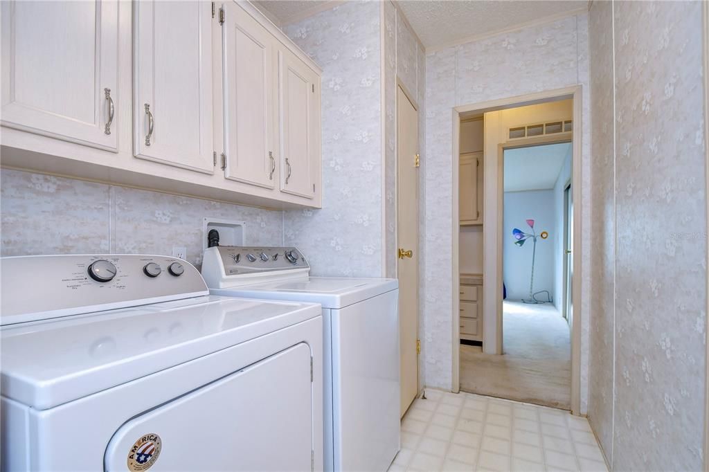 For Sale: $169,000 (2 beds, 2 baths, 1176 Square Feet)