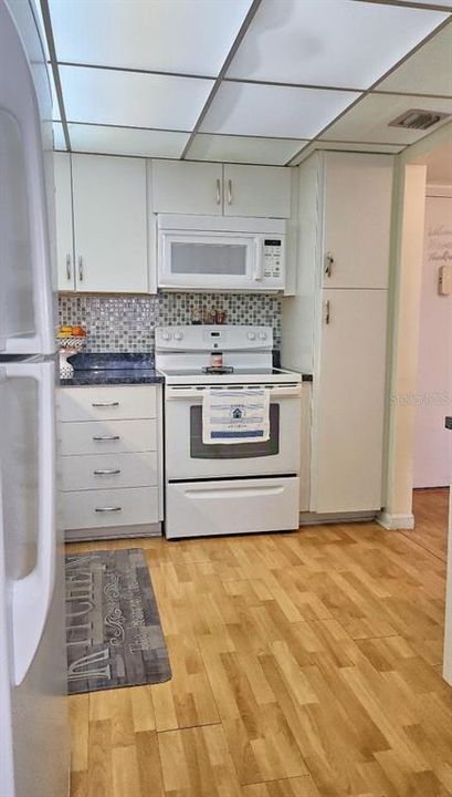 For Sale: $164,900 (1 beds, 1 baths, 740 Square Feet)