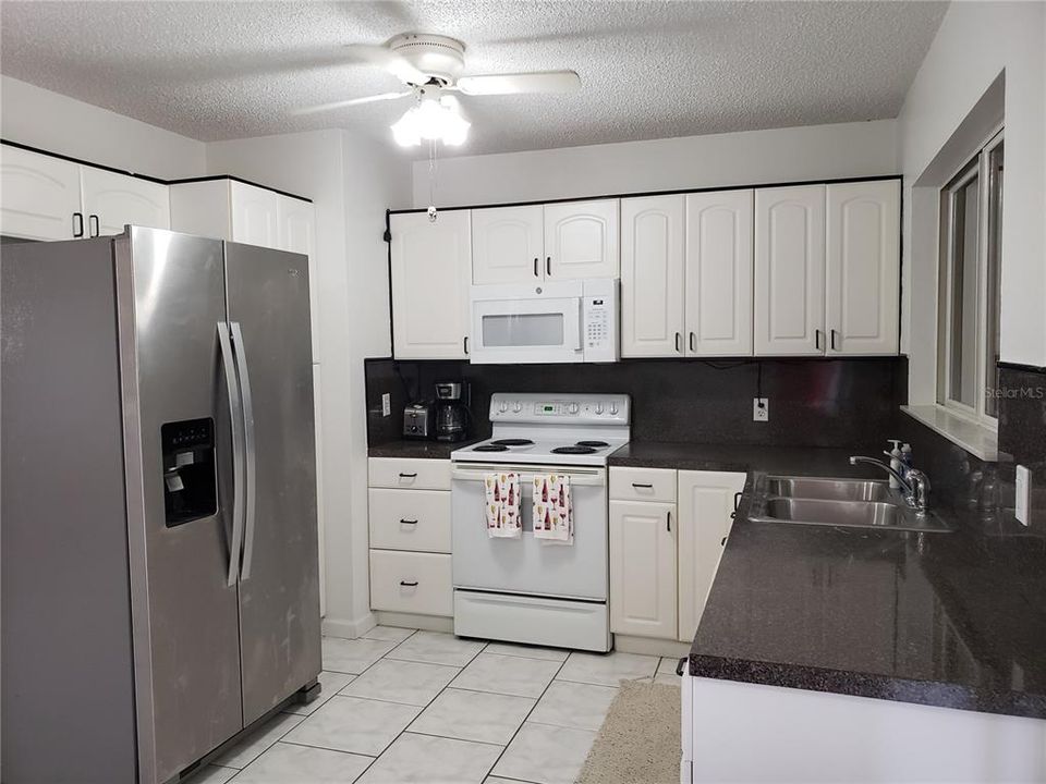 Recently Rented: $1,750 (2 beds, 1 baths, 900 Square Feet)