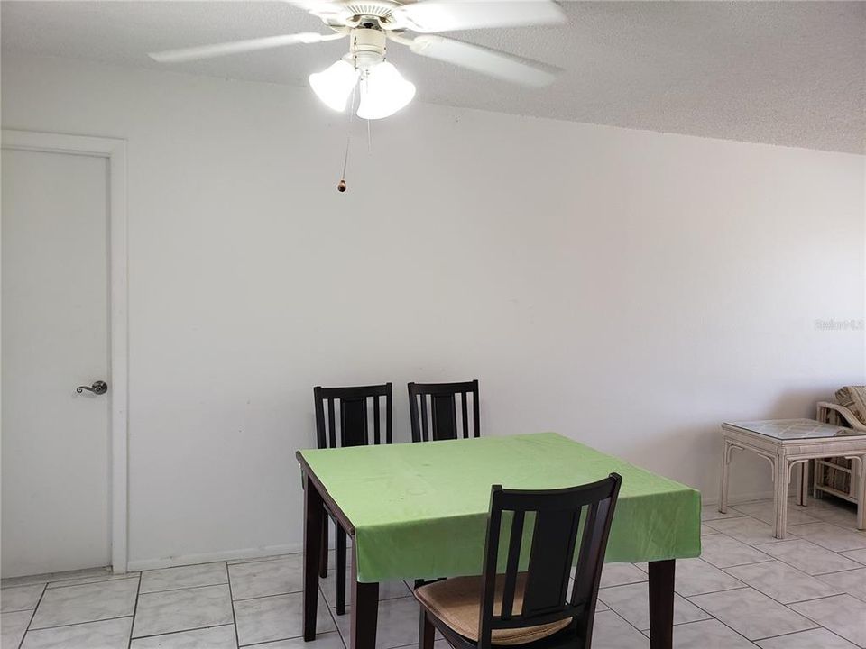 Recently Rented: $1,750 (2 beds, 1 baths, 900 Square Feet)