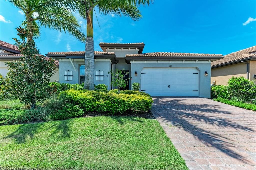 For Sale: $699,900 (4 beds, 3 baths, 2431 Square Feet)