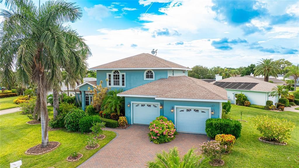 For Sale: $850,000 (3 beds, 2 baths, 3593 Square Feet)