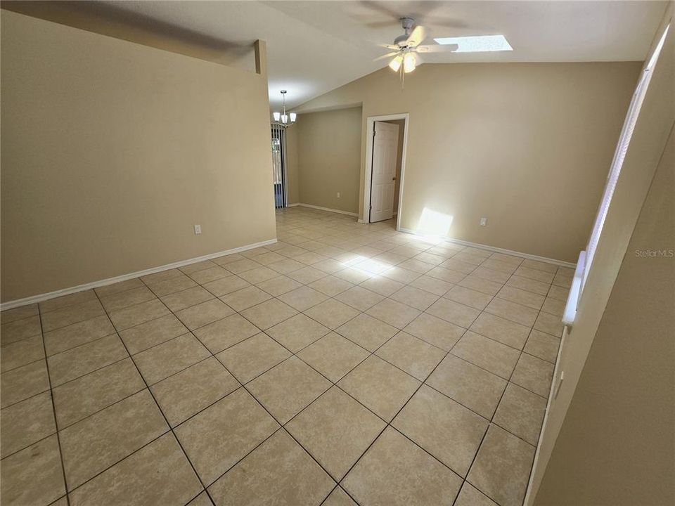 Active With Contract: $1,795 (3 beds, 2 baths, 1022 Square Feet)