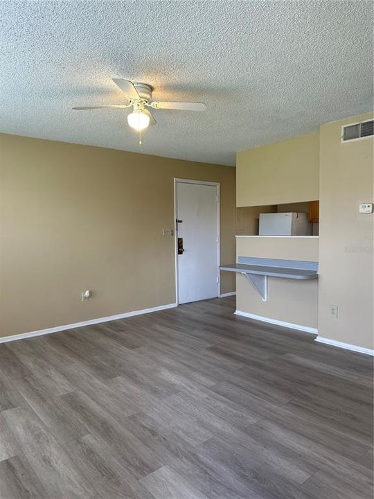 For Rent: $1,295 (1 beds, 1 baths, 600 Square Feet)