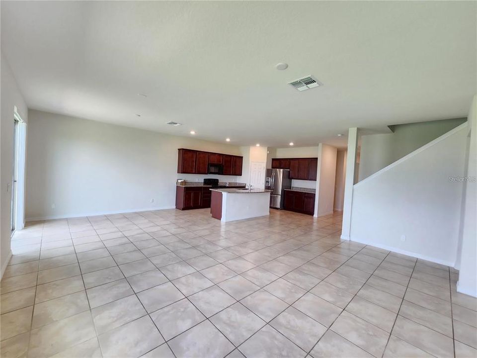 Active With Contract: $2,750 (4 beds, 3 baths, 2894 Square Feet)