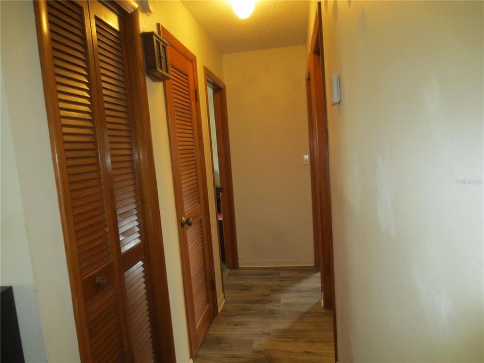 For Sale: $198,000 (2 beds, 2 baths, 1018 Square Feet)