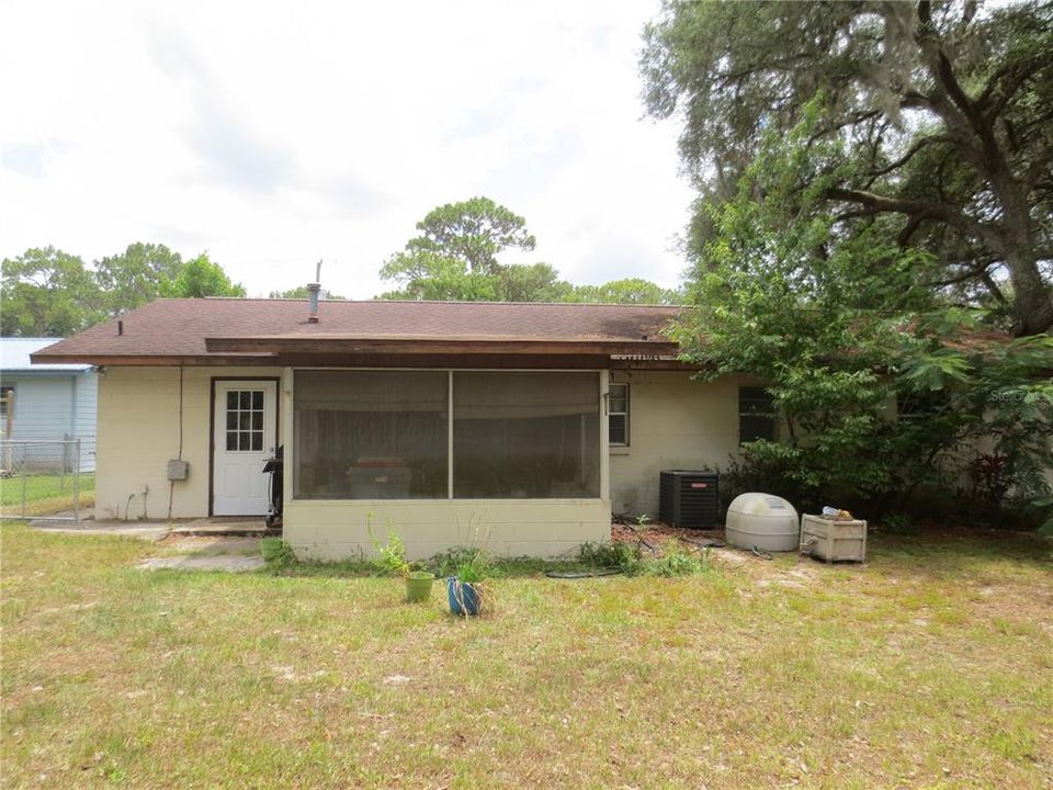 For Sale: $198,000 (2 beds, 2 baths, 1018 Square Feet)