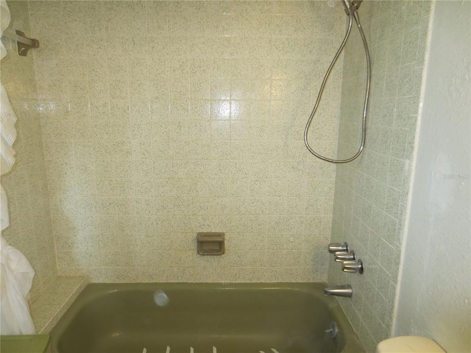 For Sale: $198,000 (2 beds, 2 baths, 1018 Square Feet)