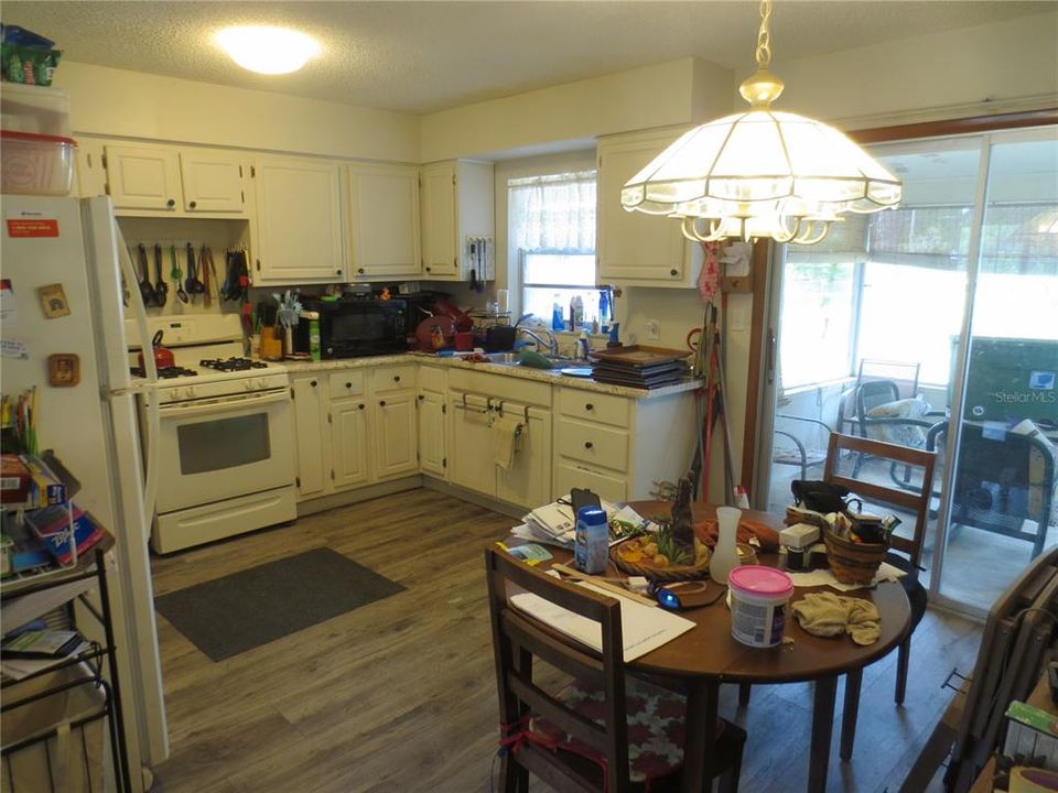 For Sale: $198,000 (2 beds, 2 baths, 1018 Square Feet)