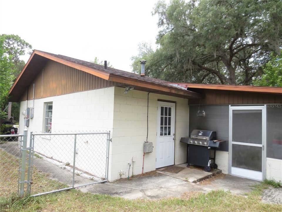 For Sale: $198,000 (2 beds, 2 baths, 1018 Square Feet)