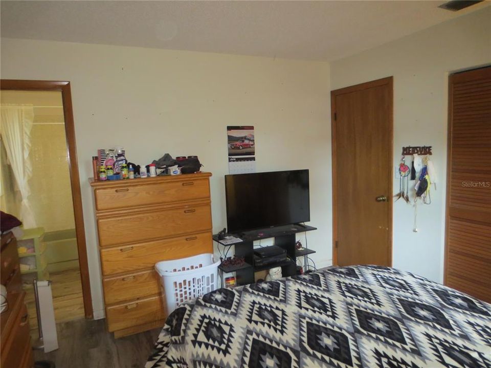 For Sale: $198,000 (2 beds, 2 baths, 1018 Square Feet)